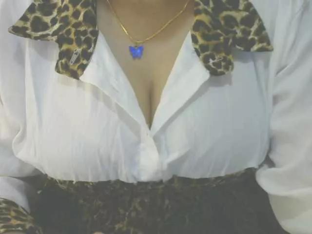 Aarju from BongaCams