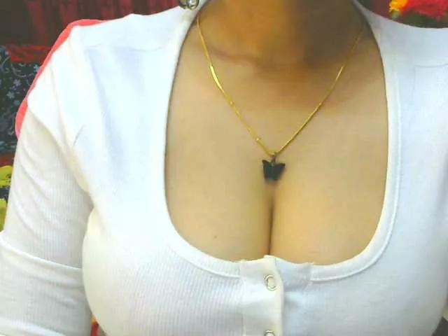Aarju from BongaCams
