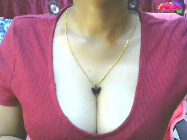 Aarju from BongaCams