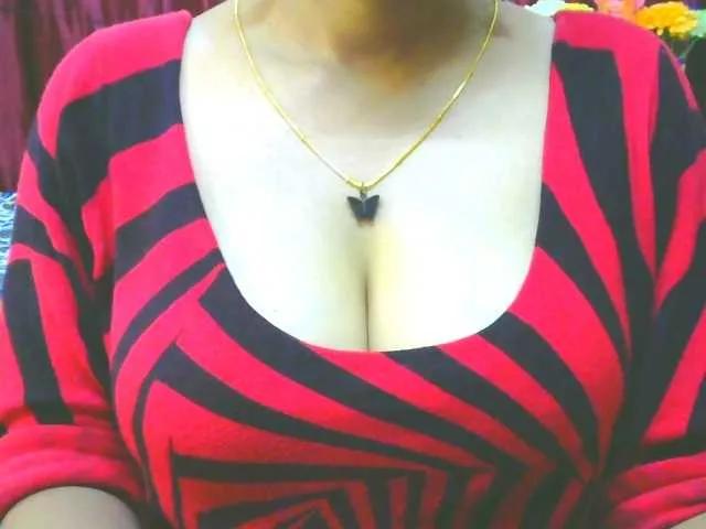 Aarju from BongaCams