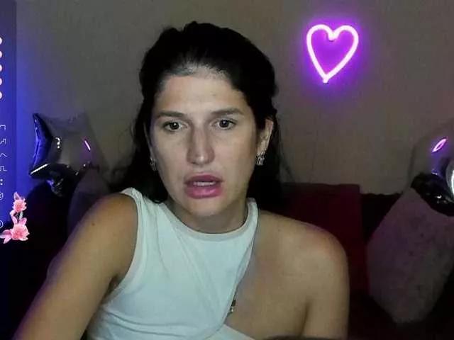 AliannaSoloKisses from BongaCams is Freechat