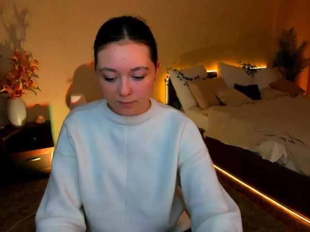 AlluringLookk from BongaCams