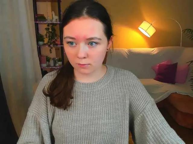 AlluringLookk from BongaCams