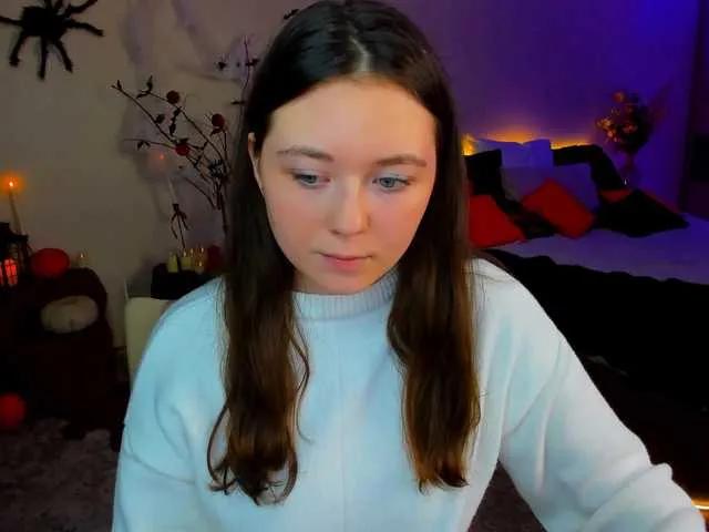 AlluringLookk from BongaCams