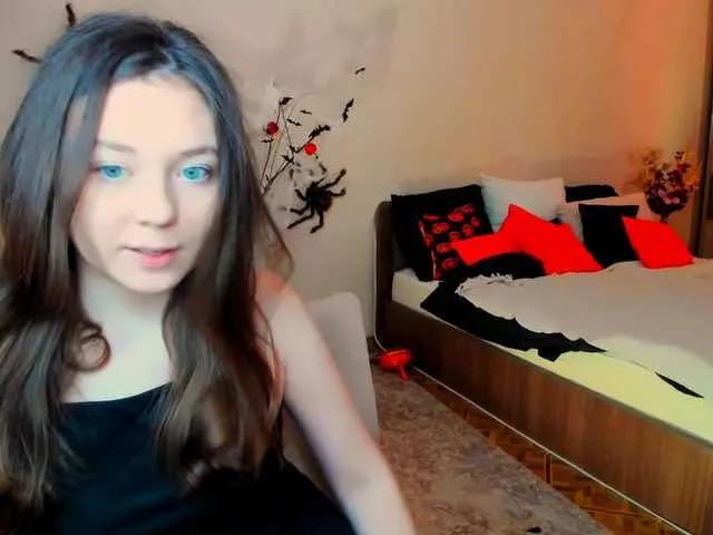 AlluringLookk from BongaCams