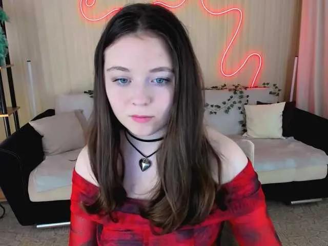 AlluringLookk from BongaCams