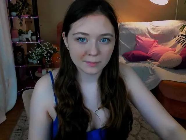 AlluringLookk from BongaCams