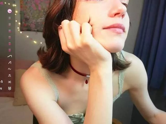 AllyAlice on BongaCams 