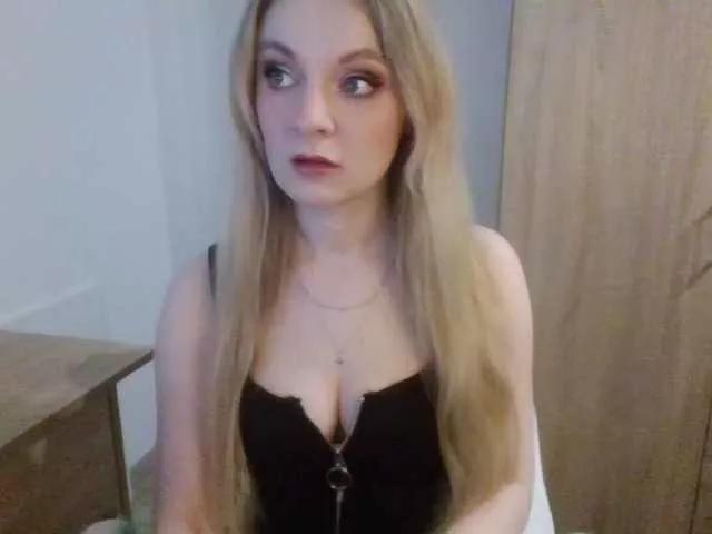 AlmaNatural from BongaCams