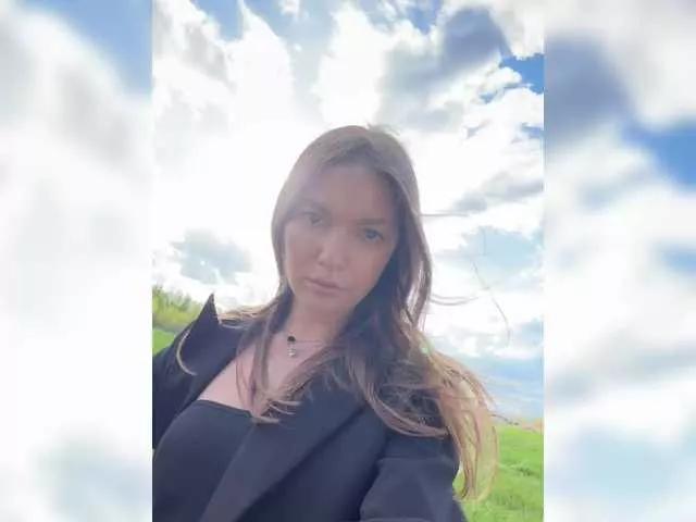 ann-den from BongaCams