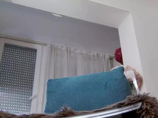 AnnyaRose from BongaCams