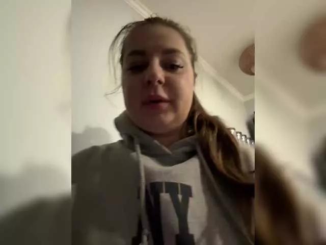 AvalangePear from BongaCams