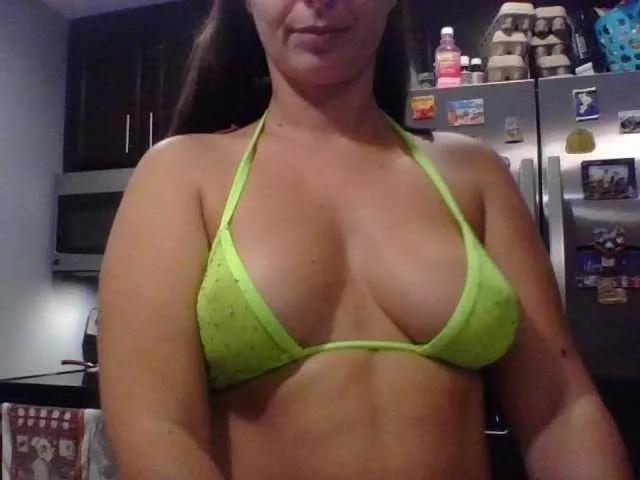 BellaBloom from BongaCams