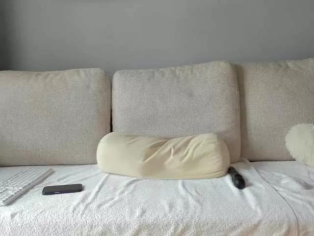 bellahot77 from BongaCams
