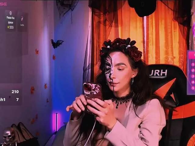 Bellaqueen0701 from BongaCams