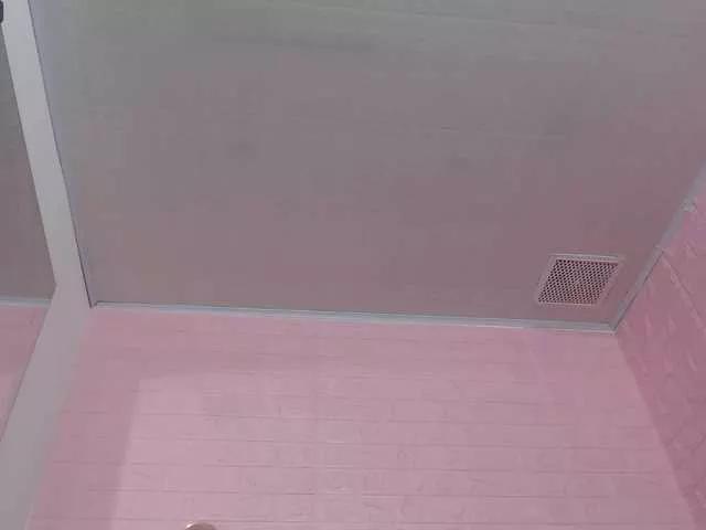 bombom-24 from BongaCams