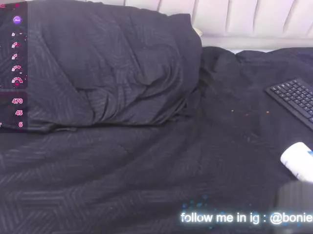 bonieklent from BongaCams is Freechat