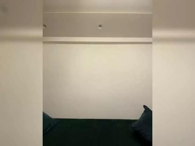 bubble-gum122 from BongaCams