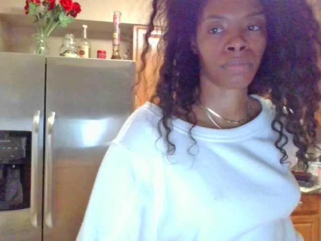 c0c0iman from BongaCams