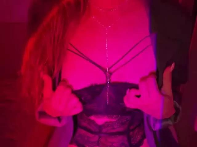 CassieSaunders from BongaCams