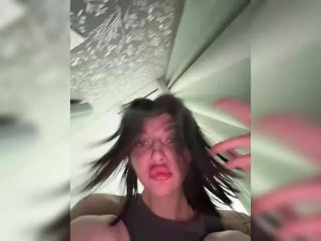 chicanogirl from BongaCams
