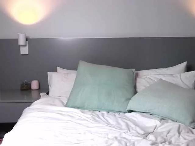 Cinnamon-Lips from BongaCams