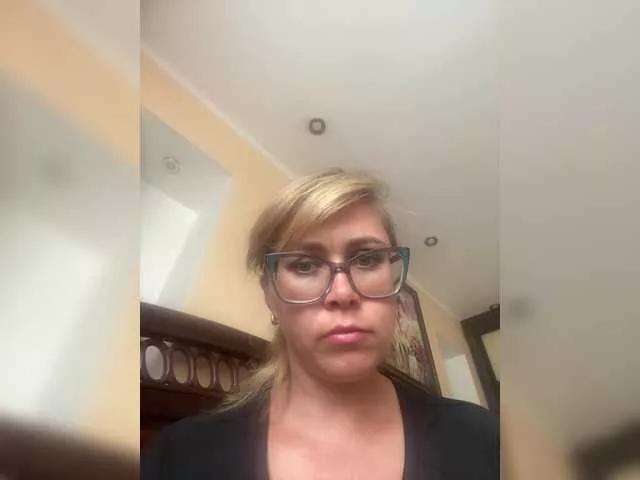 Crystal00Girl from BongaCams is Freechat