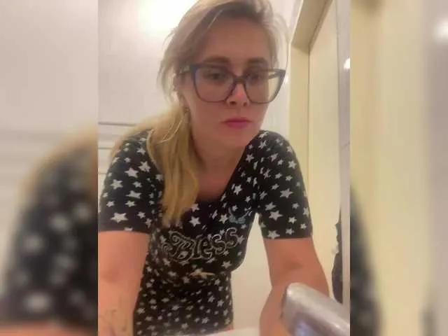 Crystal00Girl from BongaCams is Freechat