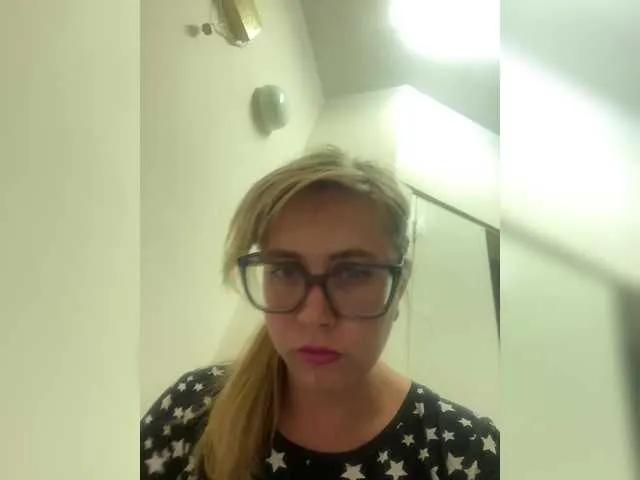 Crystal00Girl from BongaCams is Freechat