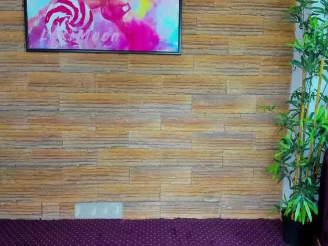Cupcake-Izzy from BongaCams