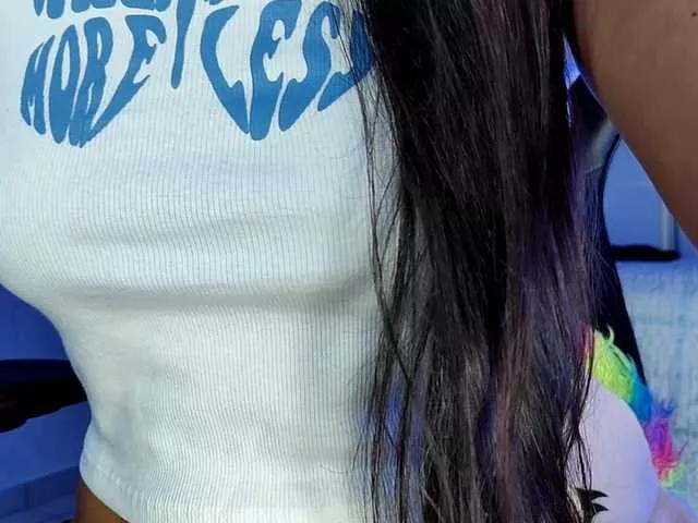 deeluna from BongaCams