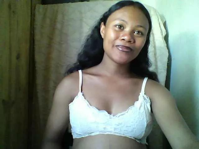 Dilliannah from BongaCams