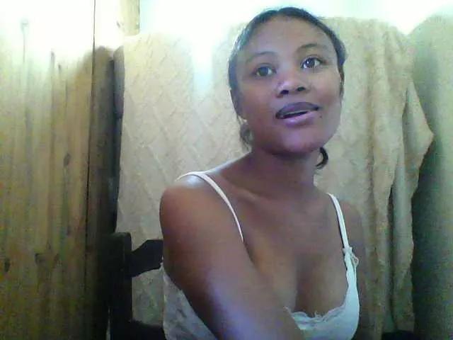 Dilliannah from BongaCams