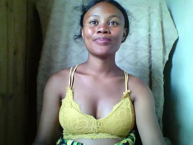 Dilliannah from BongaCams