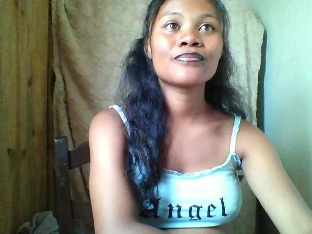 Dilliannah from BongaCams