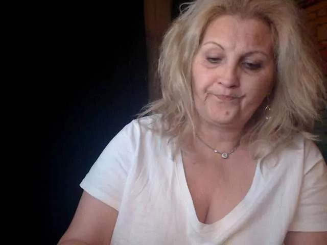 DivineBlond from BongaCams