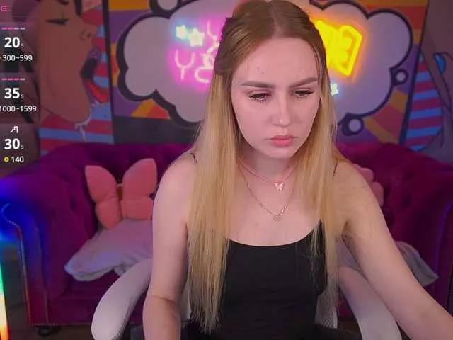 DivineJass from BongaCams