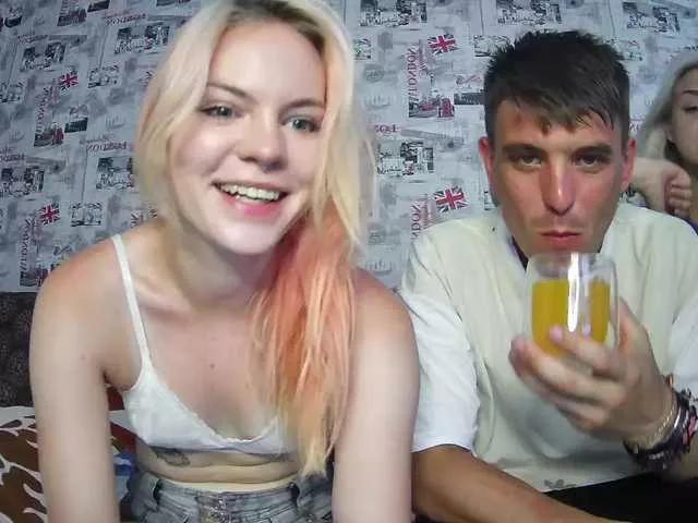 DivineTrio from BongaCams