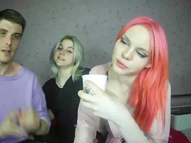 DivineTrio from BongaCams