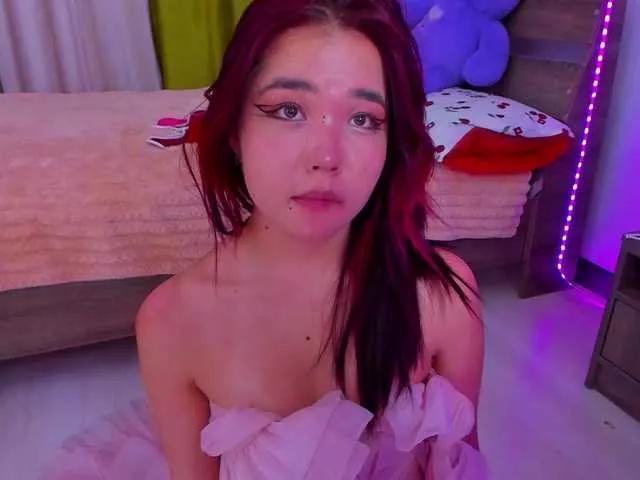 Dollyiaa from BongaCams
