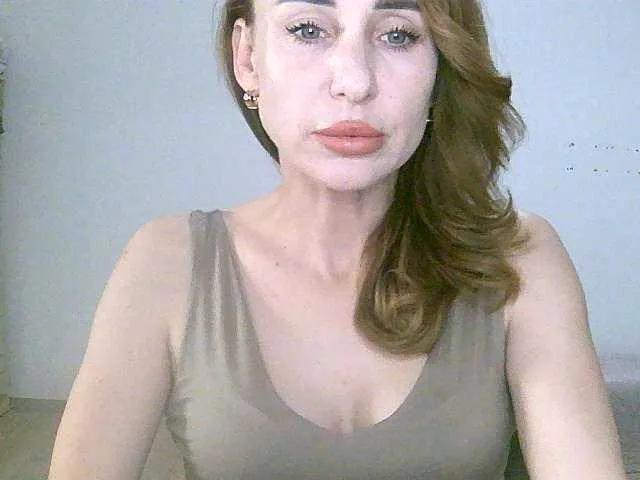 Eeelisss666 from BongaCams