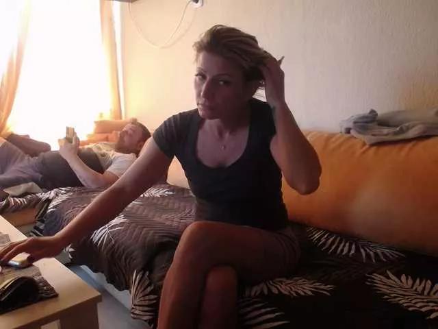 Elei2345 from BongaCams