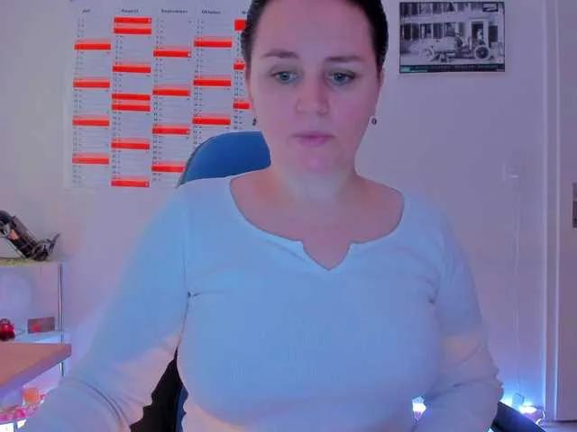 Elieen2 from BongaCams