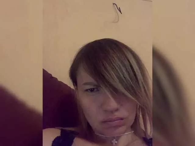Ella-Pearlie from BongaCams