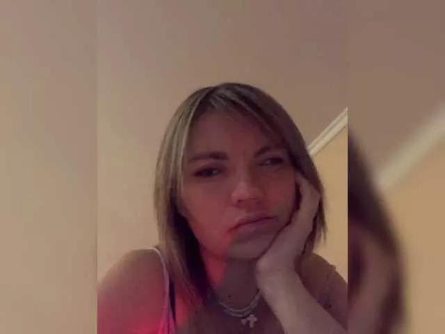 Ella-Pearlie from BongaCams