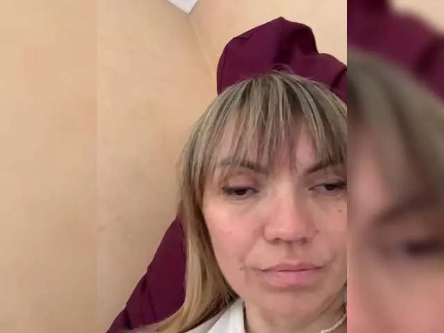 Ella-Pearlie from BongaCams