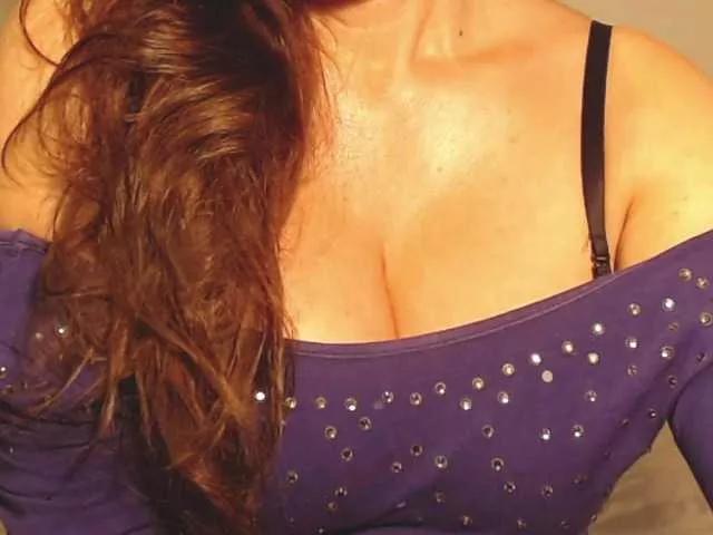 ellaine from BongaCams