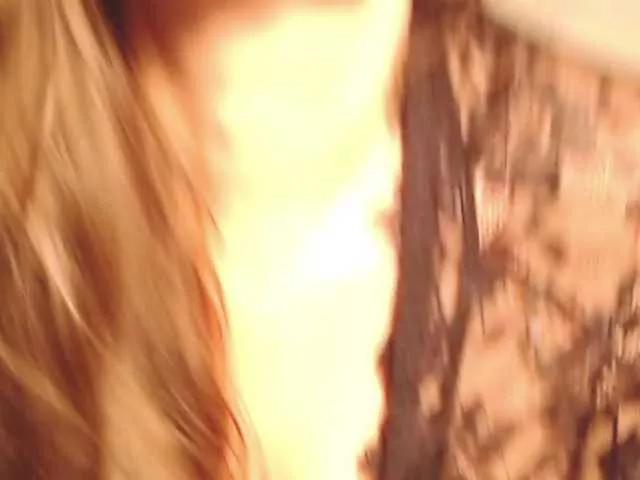 ellaine from BongaCams