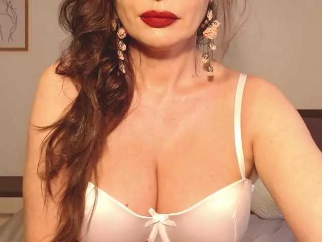 ellaine from BongaCams