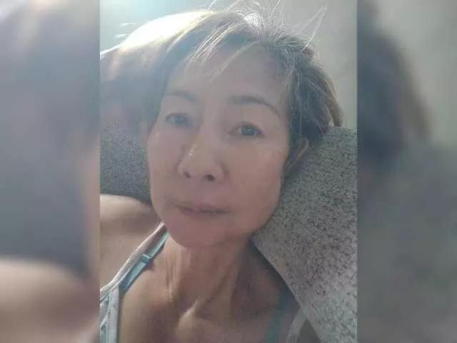 EllaStar from BongaCams